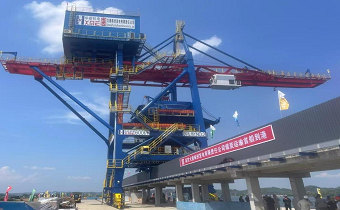 华新机电大唐华银株洲项目抓斗桥式卸船机完成首船接卸 助力湖南省“十四五”重大能源工程